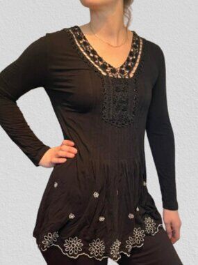 MINKAS BOHO BLACK TUNIC, BEADED NECKLINE, LONG SLEEVES FLARE SHAPE SIZE M.